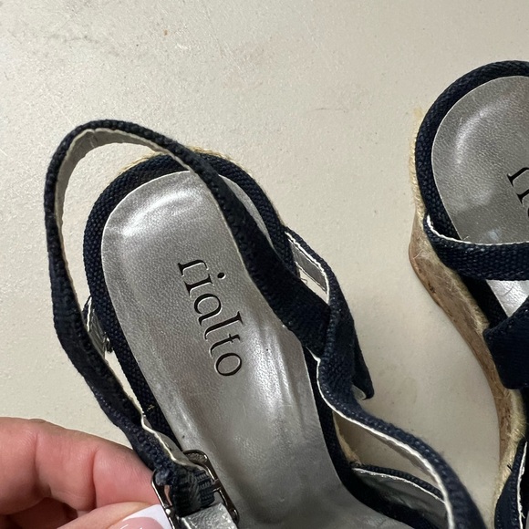 Navy bow wedge heels size 8 - Picture 3 of 3